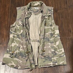Charlotte Russe Women's Camo Utility Vest in Green & Tan